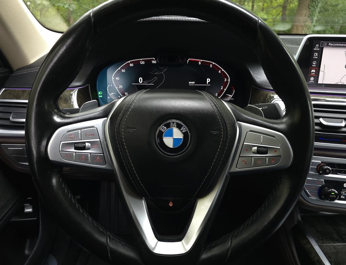 Used 2020 BMW 750i xDrive w/ Executive Package AWD/4WD image 41