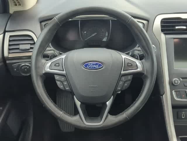 Used 2017 Ford Fusion SE w/ Fusion SE Technology Package AWD/4WD image 24