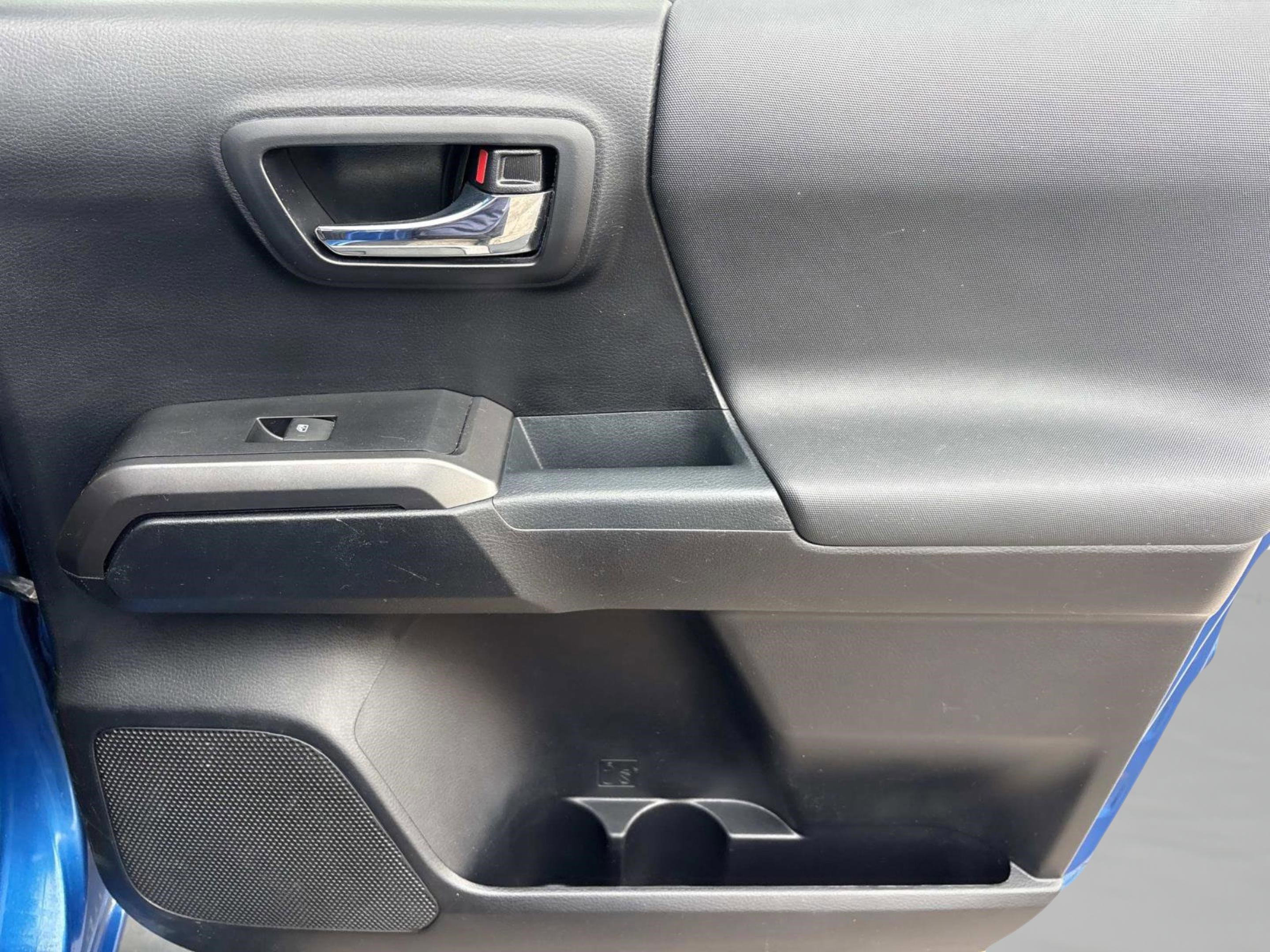 Used 2018 Toyota Tacoma TRD Off-Road image 19