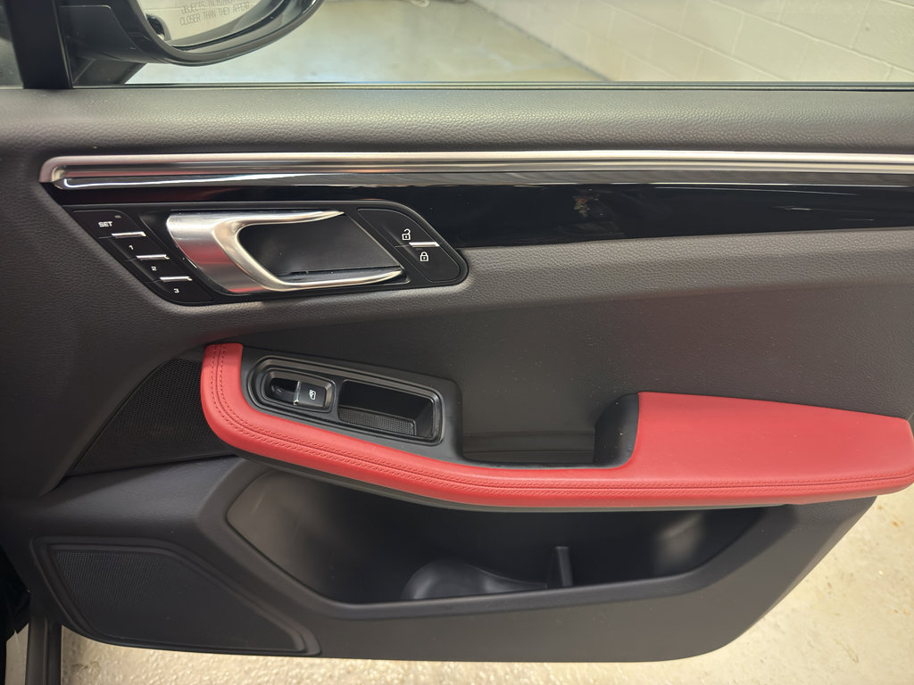 Used 2019 Porsche Macan image 22