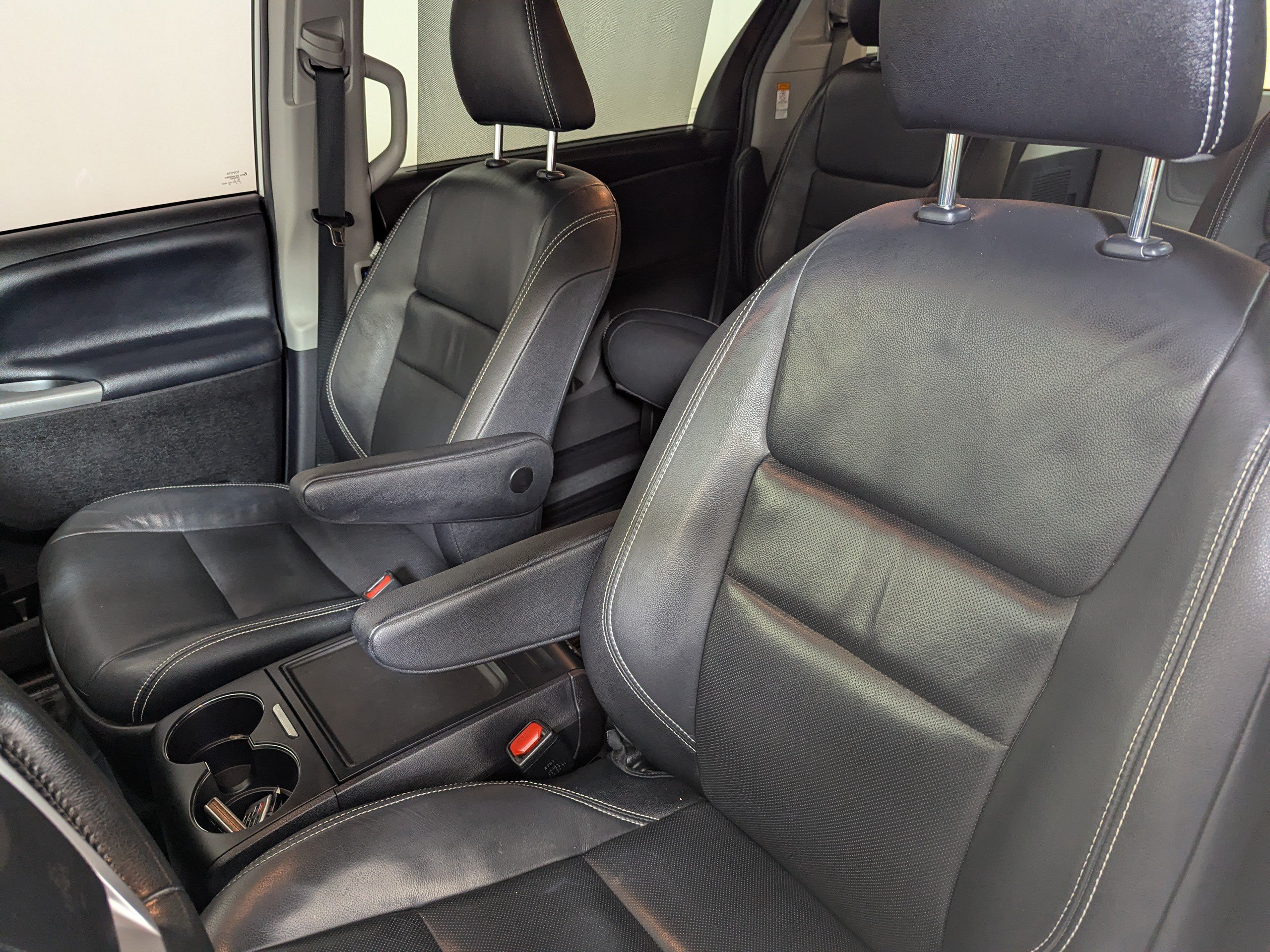 Used 2019 Toyota Sienna SE w/ SE Preferred Package AWD/4WD image 25