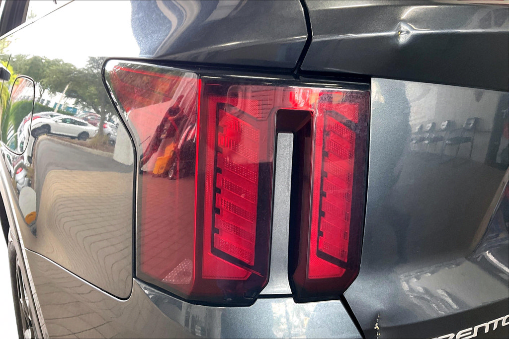 Used 2024 Kia Sorento S FWD image 18
