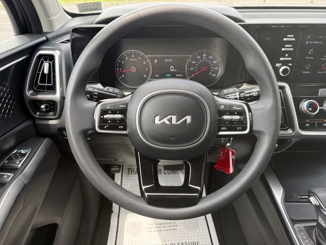 Used 2022 Kia Sorento LX AWD/4WD image 15