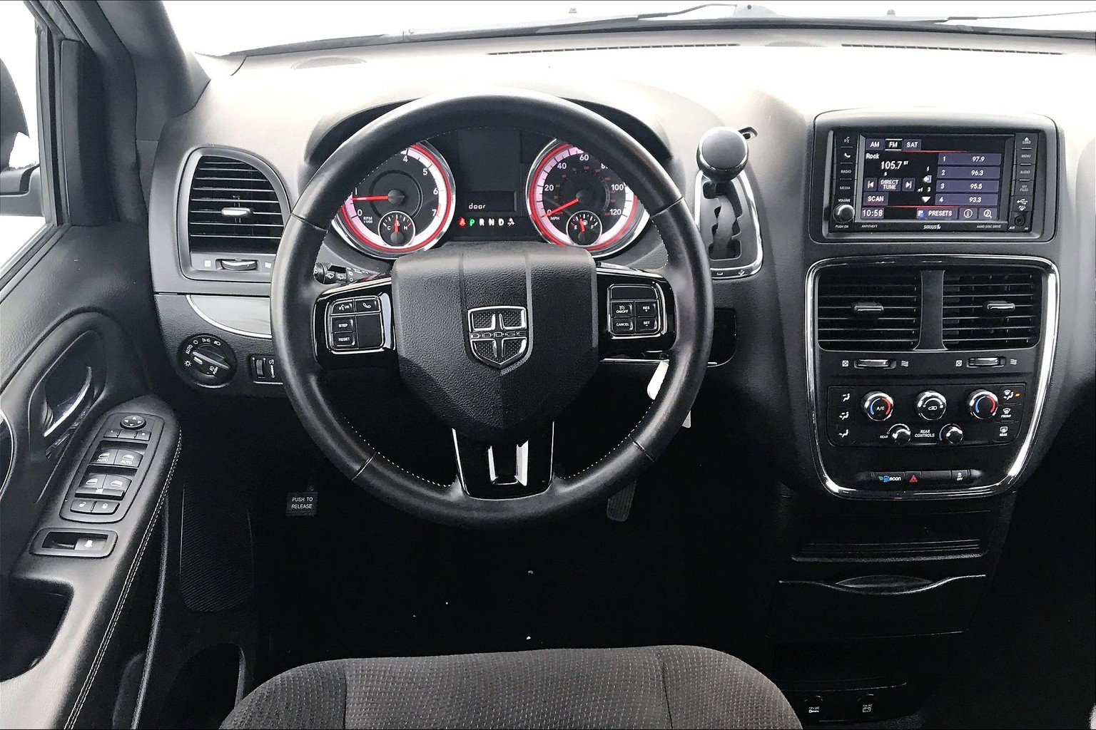 Used 2018 Dodge Grand Caravan SE FWD image 5