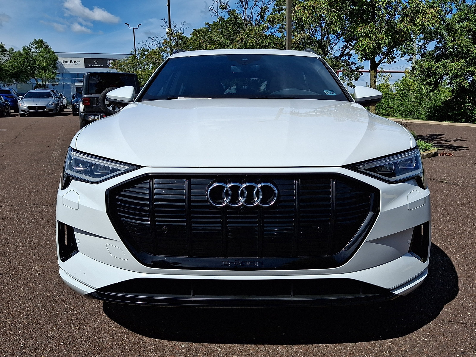 Used 2022 Audi e-tron Premium Plus w/ Premium Plus Package AWD/4WD image 2