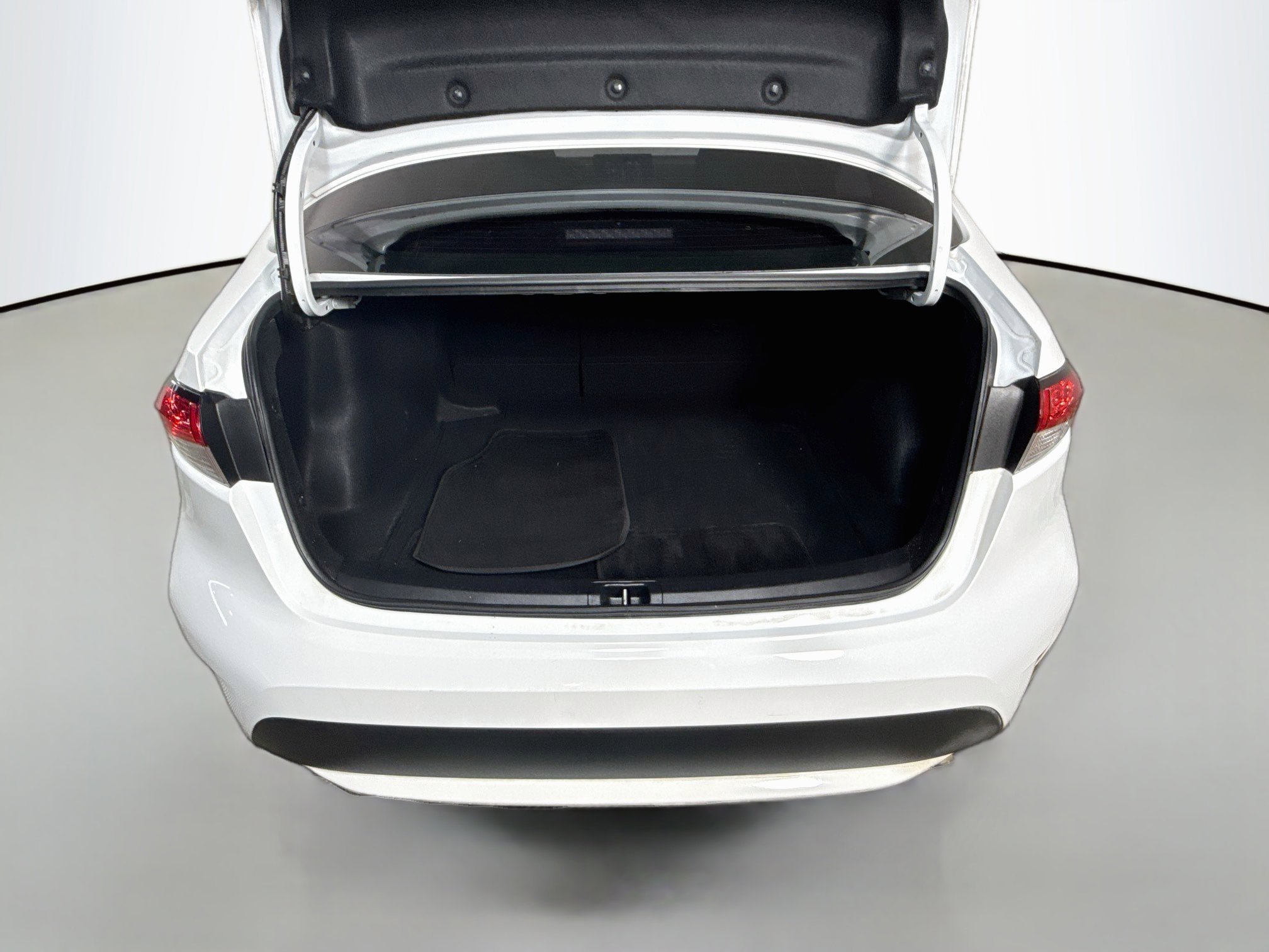 Used 2022 Toyota Corolla L FWD image 34