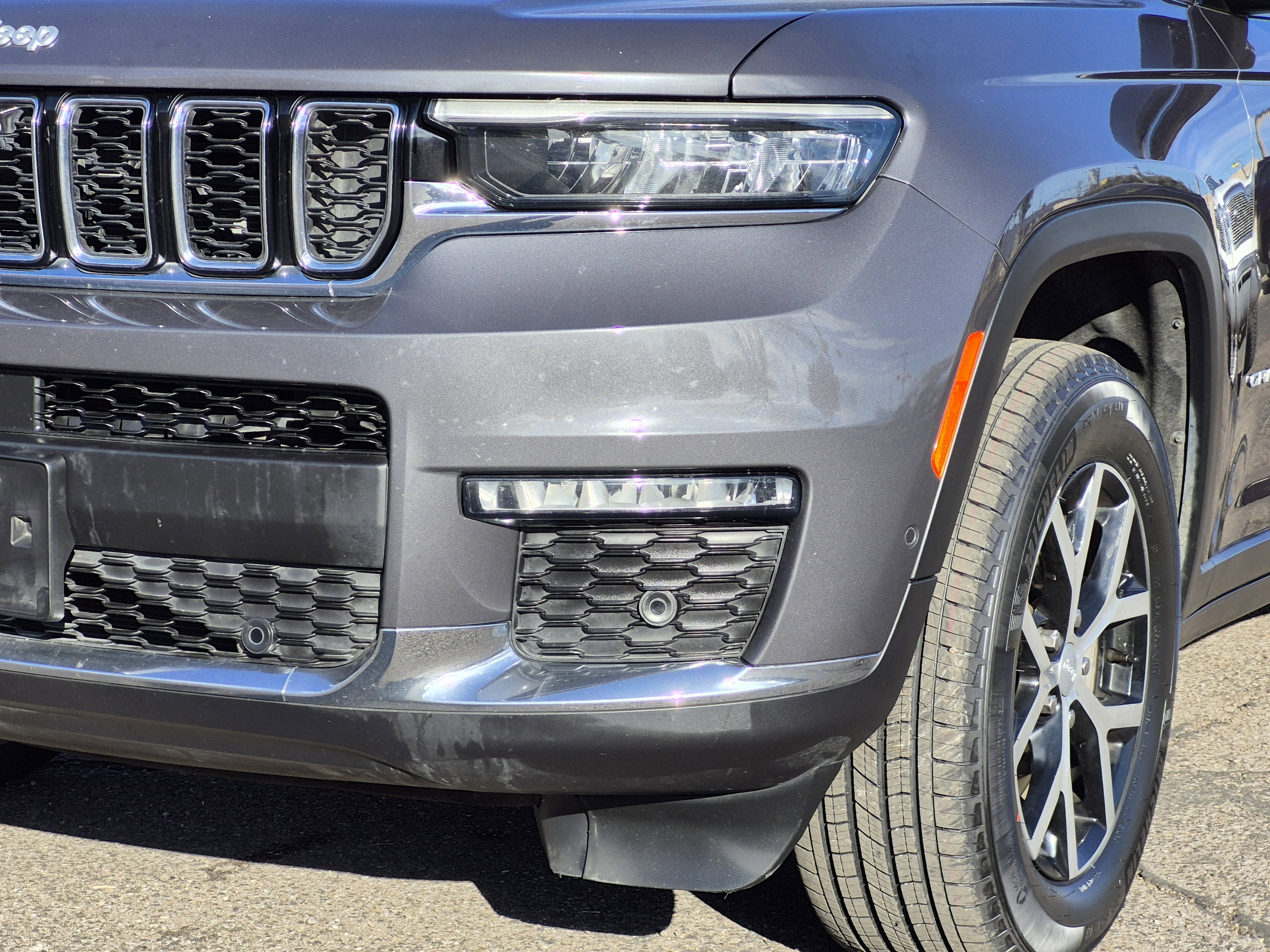 Used 2024 Jeep Grand Cherokee L Limited w/ Luxury Tech Group II image 9