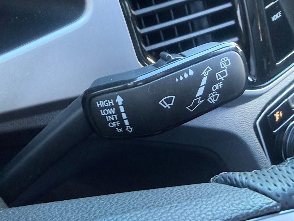 Used 2022 Volkswagen Atlas Cross Sport SEL R-Line image 24