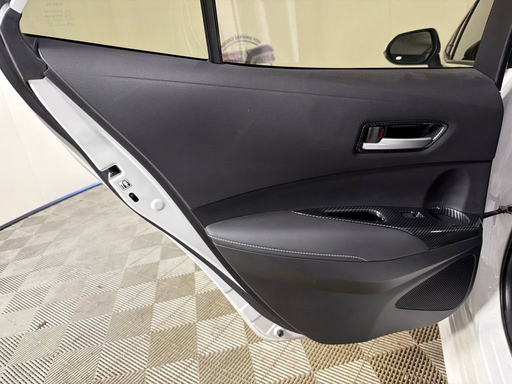 Used 2021 Toyota Corolla SE w/ SE Preferred Package image 21