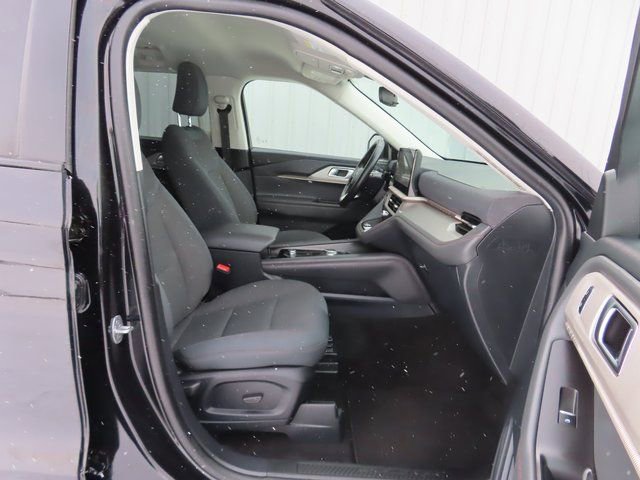 Used 2025 Ford Explorer Active image 25