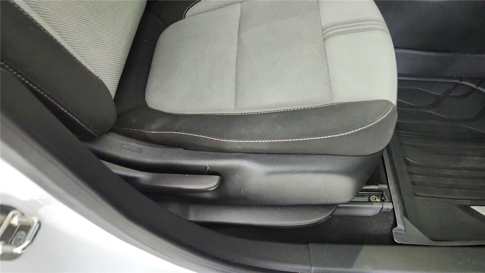 Used 2023 Chevrolet Blazer LT image 25