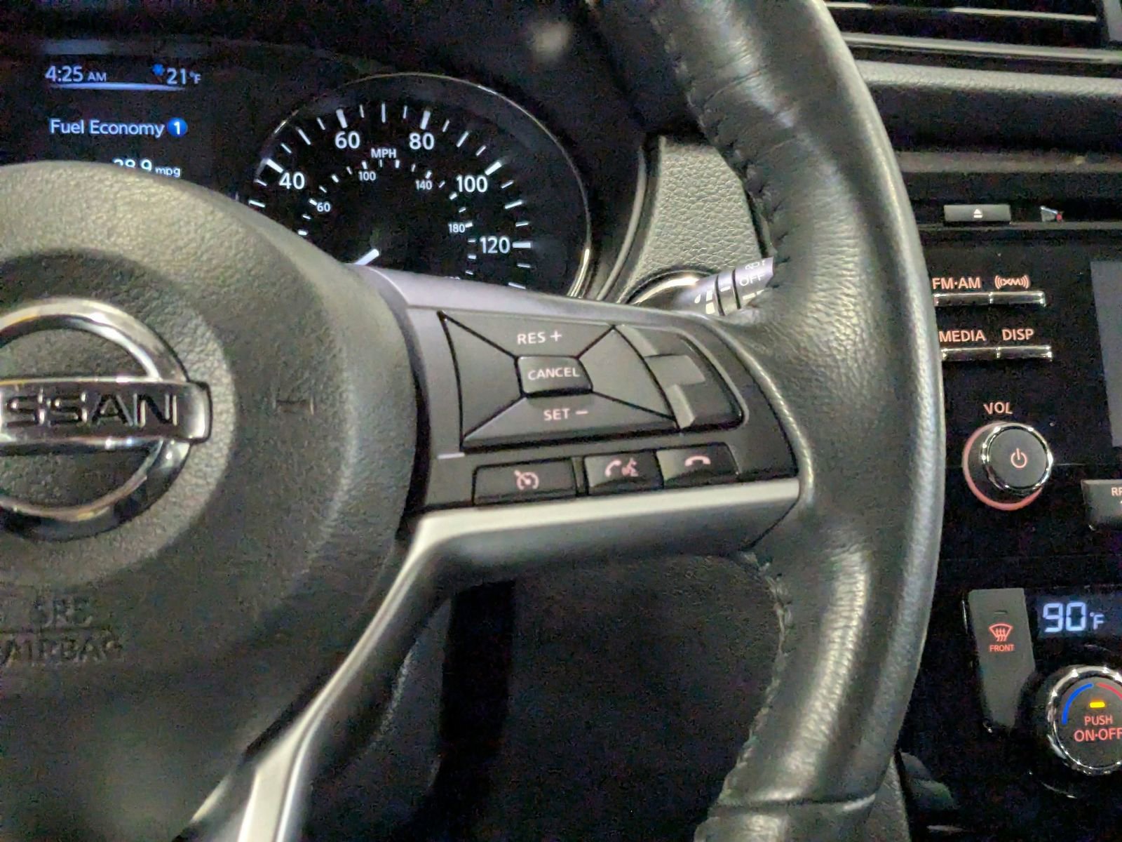 Used 2017 Nissan Rogue SV image 17