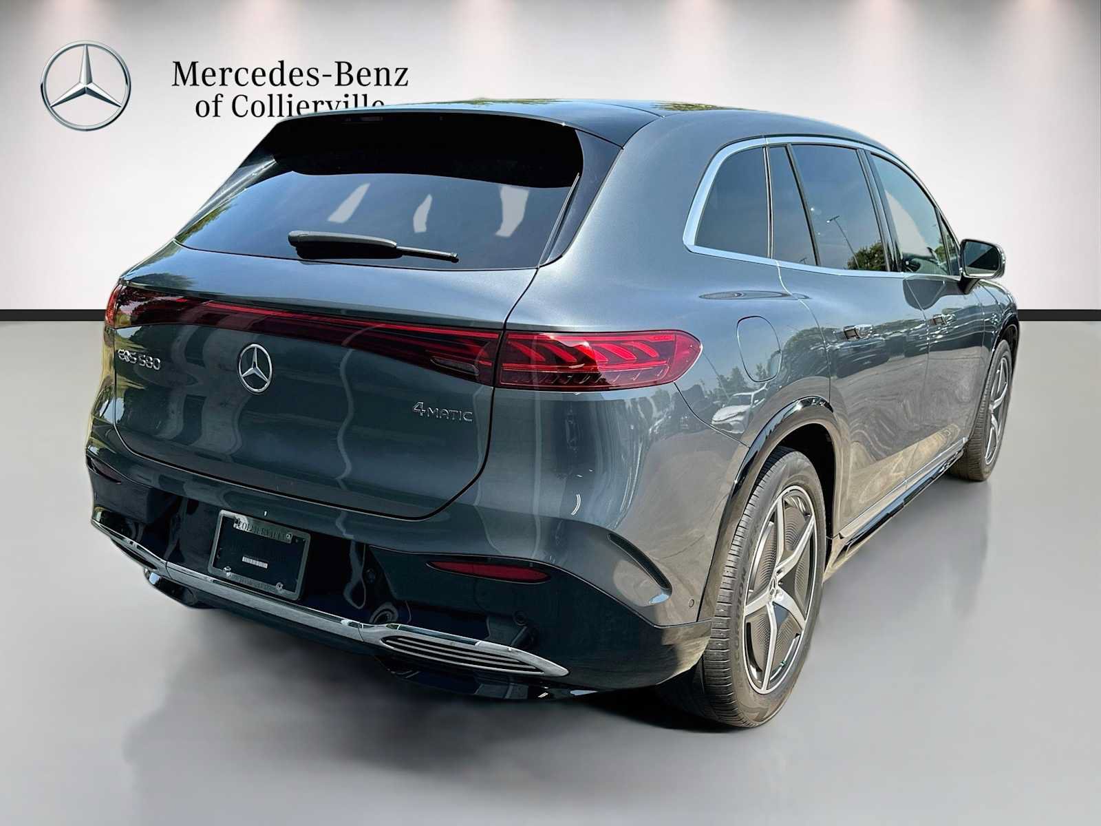 Used 2023 Mercedes-Benz EQS 580 4MATIC SUV w/ Acoustic Comfort Package image 5