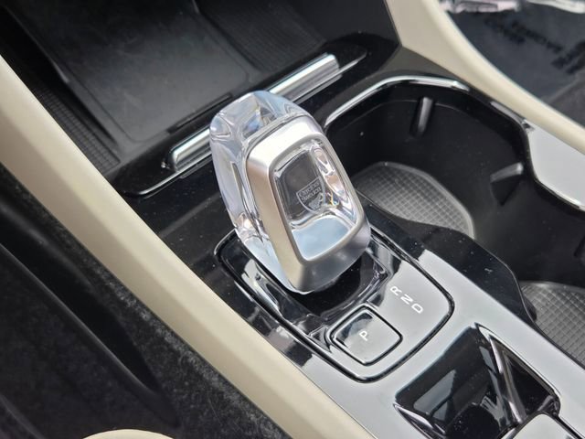 Used 2024 Volvo XC40 B5 Plus w/ Climate Package AWD/4WD image 18