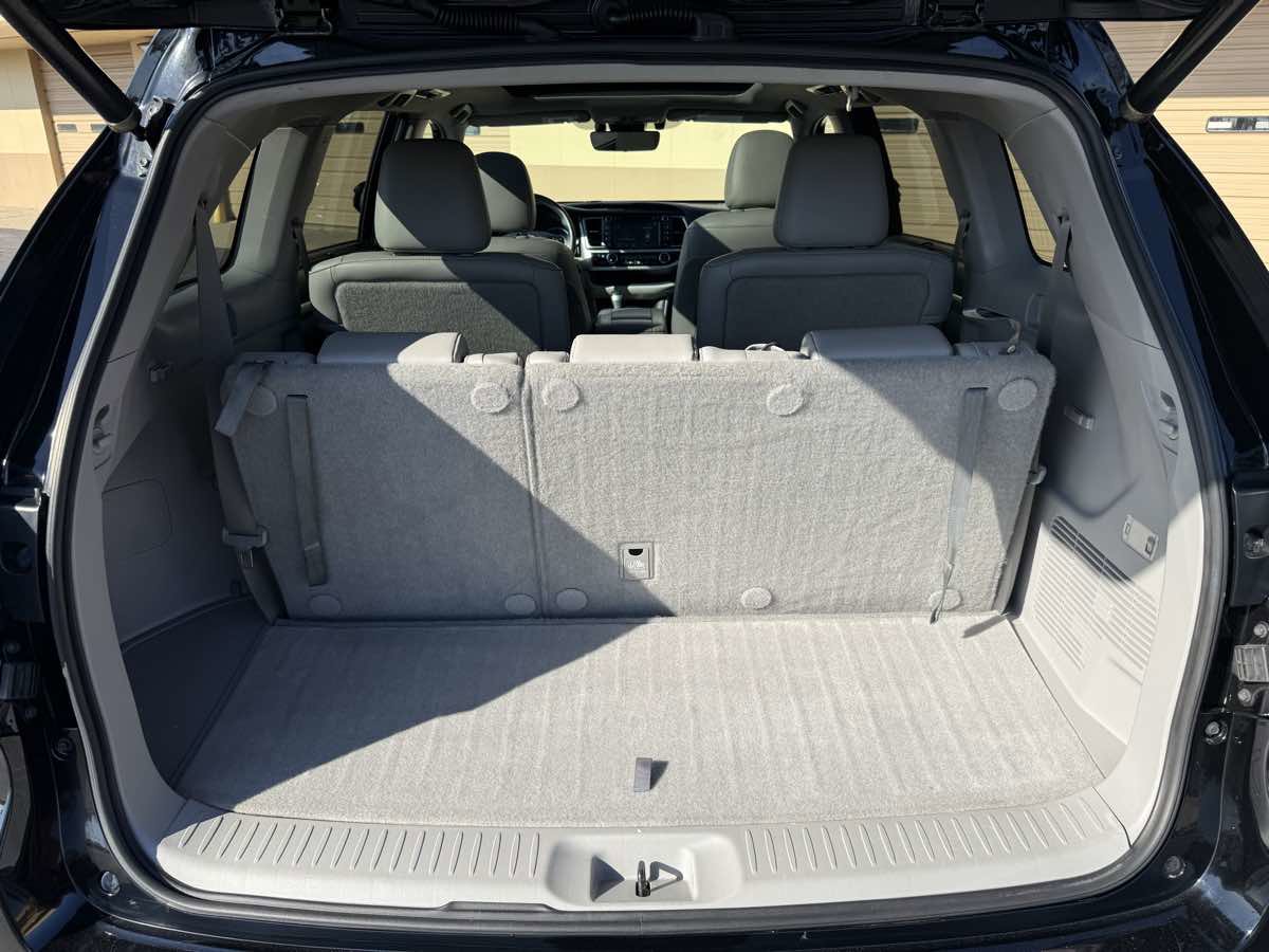 Used 2019 Toyota Highlander Limited Platinum image 28