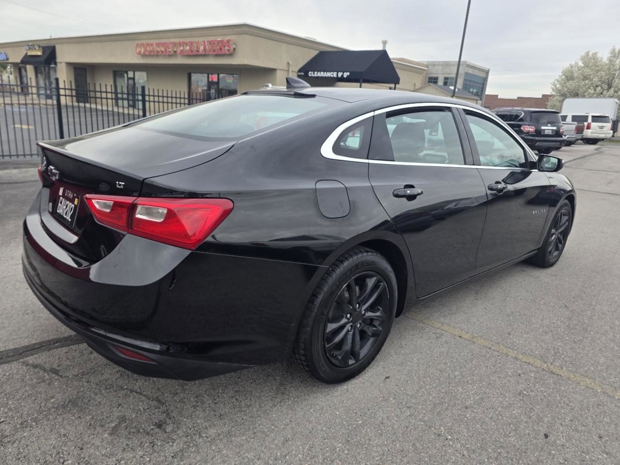 Used 2017 Chevrolet Malibu LT image 5