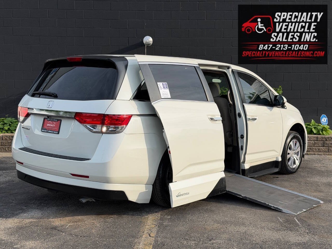 Used 2015 Honda Odyssey EX image 1