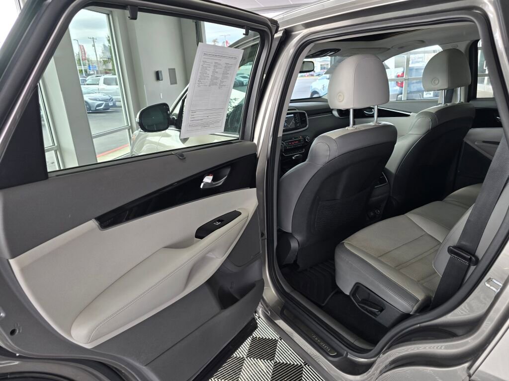 Used 2019 Kia Sorento SX image 38