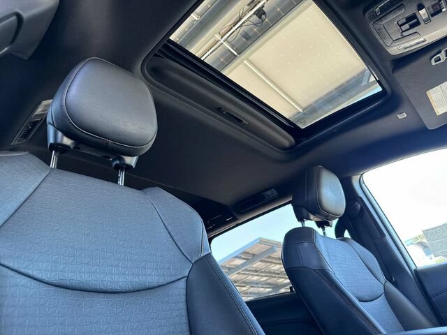 Used 2021 Toyota Sienna XSE FWD image 21