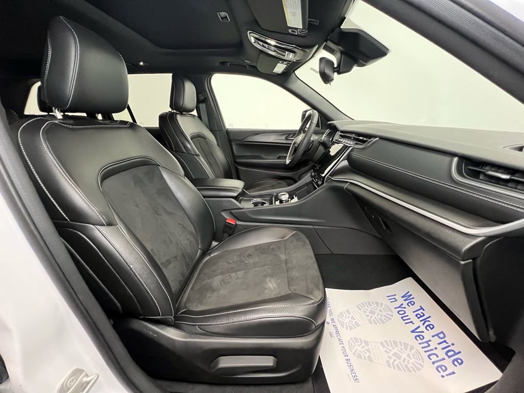 Used 2024 Jeep Grand Cherokee Altitude image 9