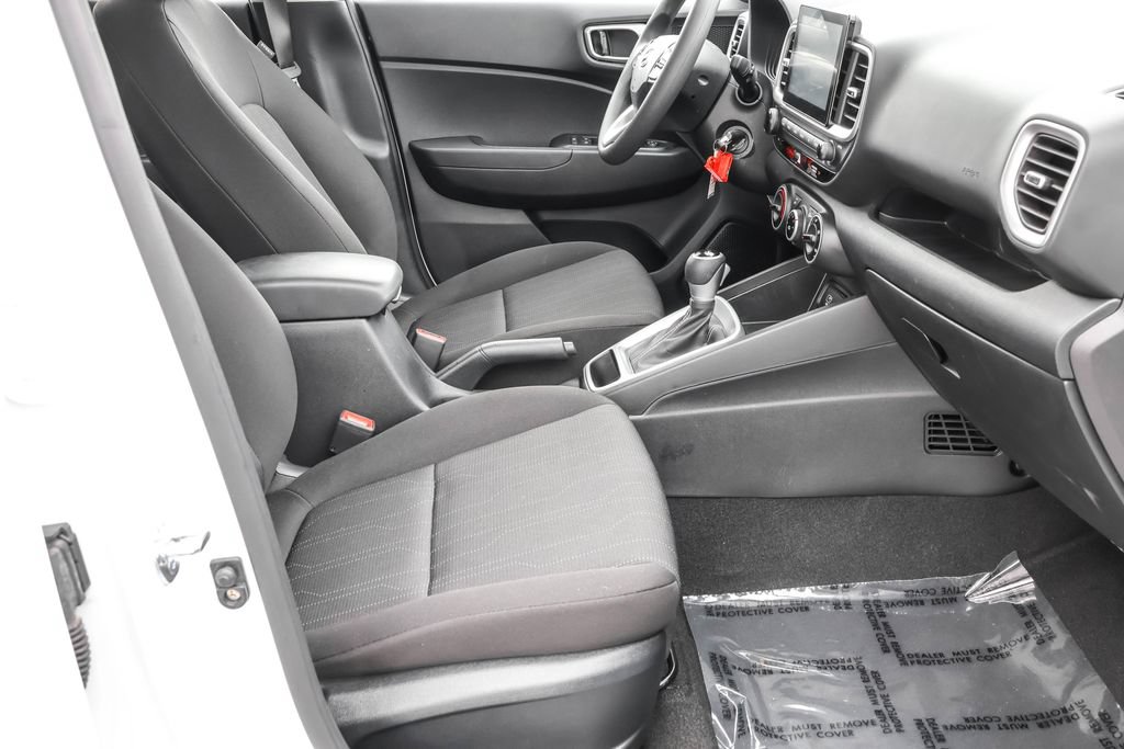 Used 2025 Hyundai Venue SE FWD image 35