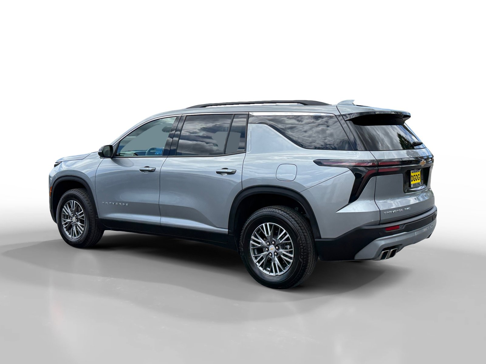 Used 2025 Chevrolet Traverse LT image 3