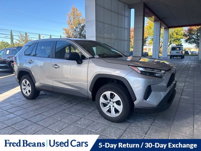 Used 2024 Toyota RAV4 LE AWD/4WD image 3