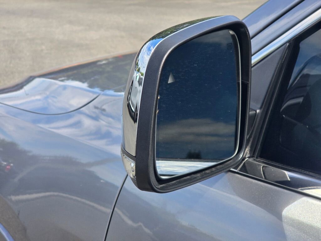 Used 2020 Jeep Grand Cherokee Overland image 11