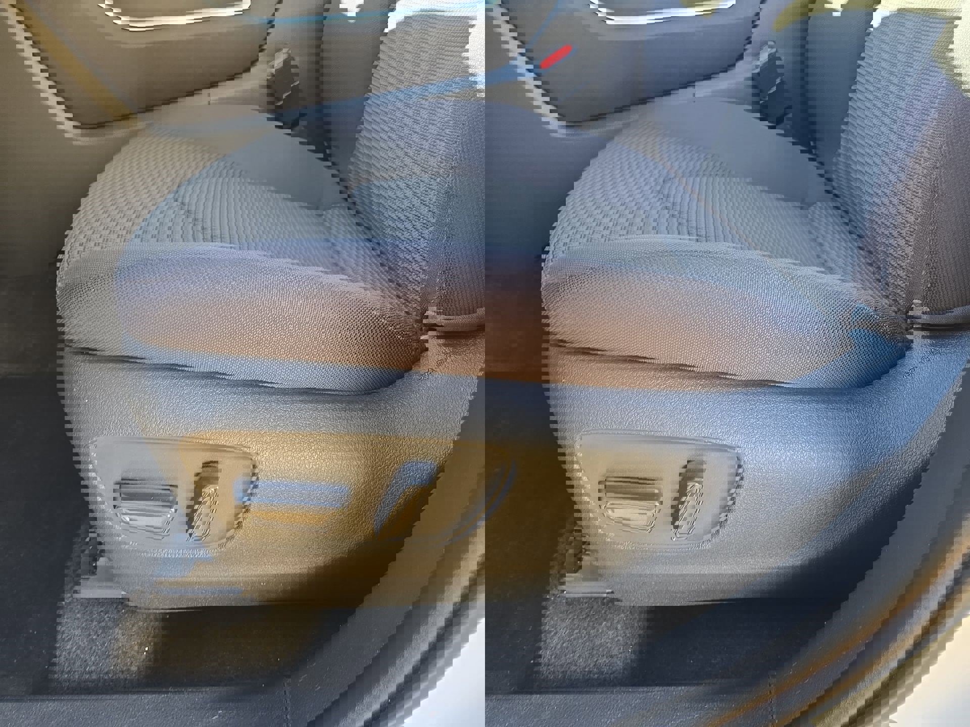 Used 2023 Toyota Highlander LE image 17