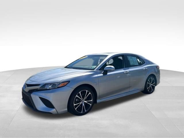 Used 2020 Toyota Camry SE w/ Audio Package FWD image 1