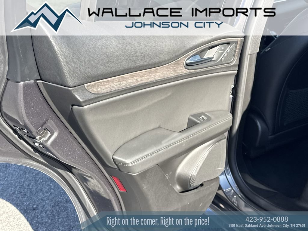 Used 2023 Alfa Romeo Stelvio Ti image 37