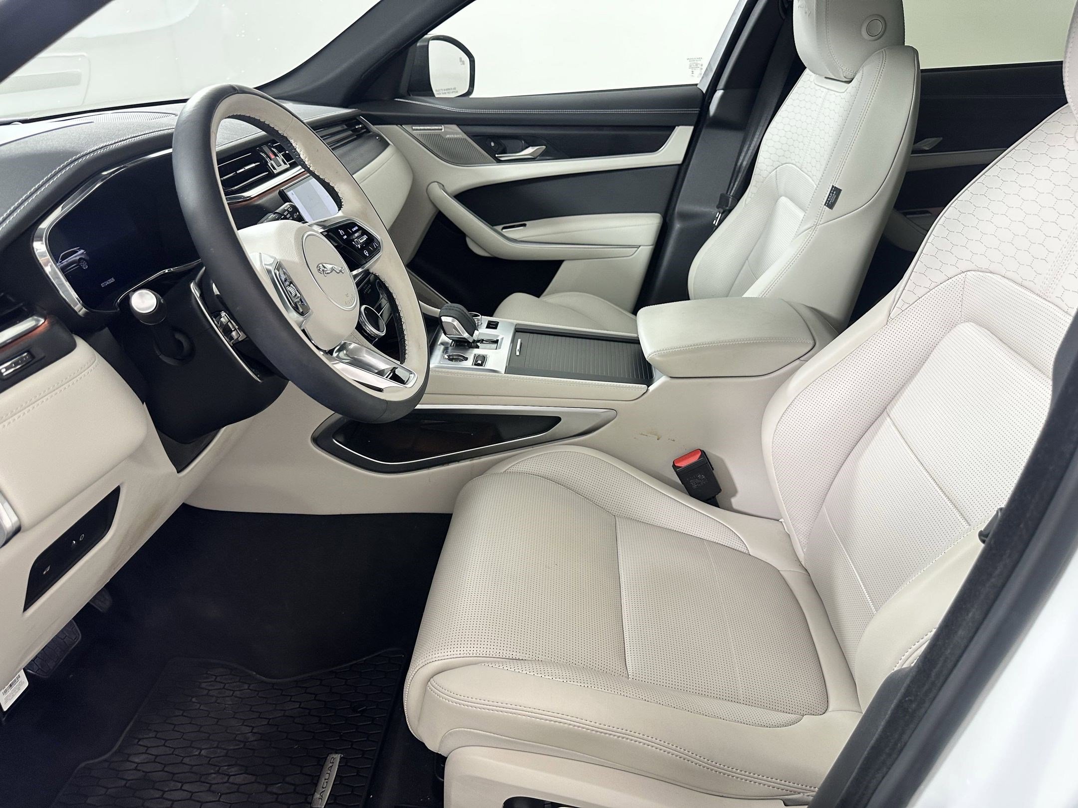 New 2026 Jaguar F-PACE R-Dynamic S image 4