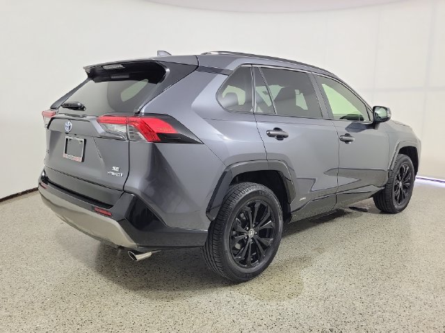 Used 2022 Toyota RAV4 SE AWD/4WD image 5