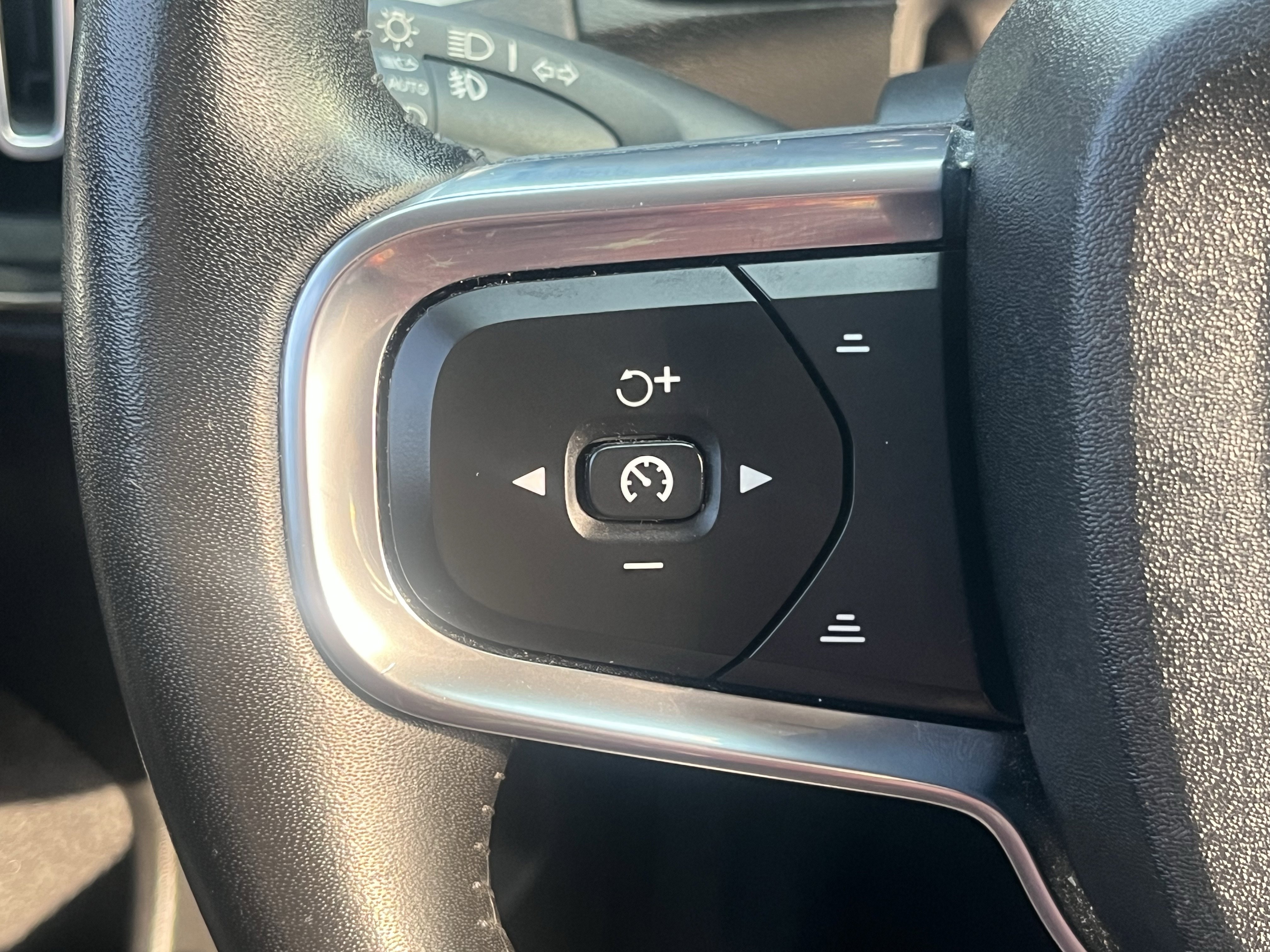 Used 2021 Volvo XC40 T5 Momentum AWD/4WD image 19