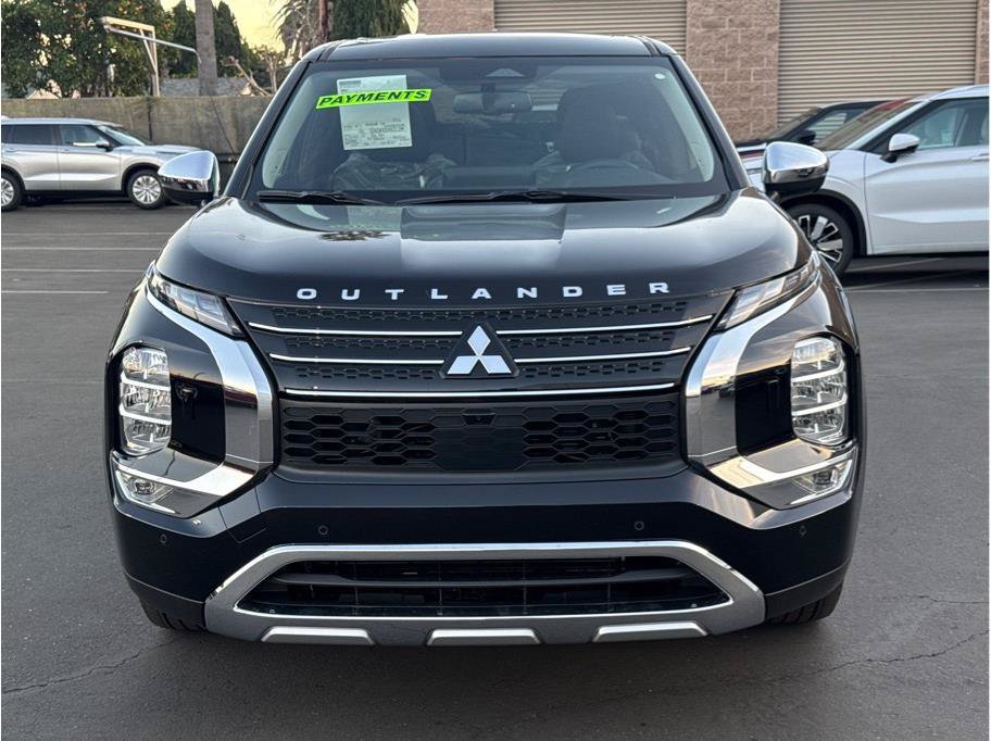 Used 2025 Mitsubishi Outlander 4WD Plug-In Hybrid image 3