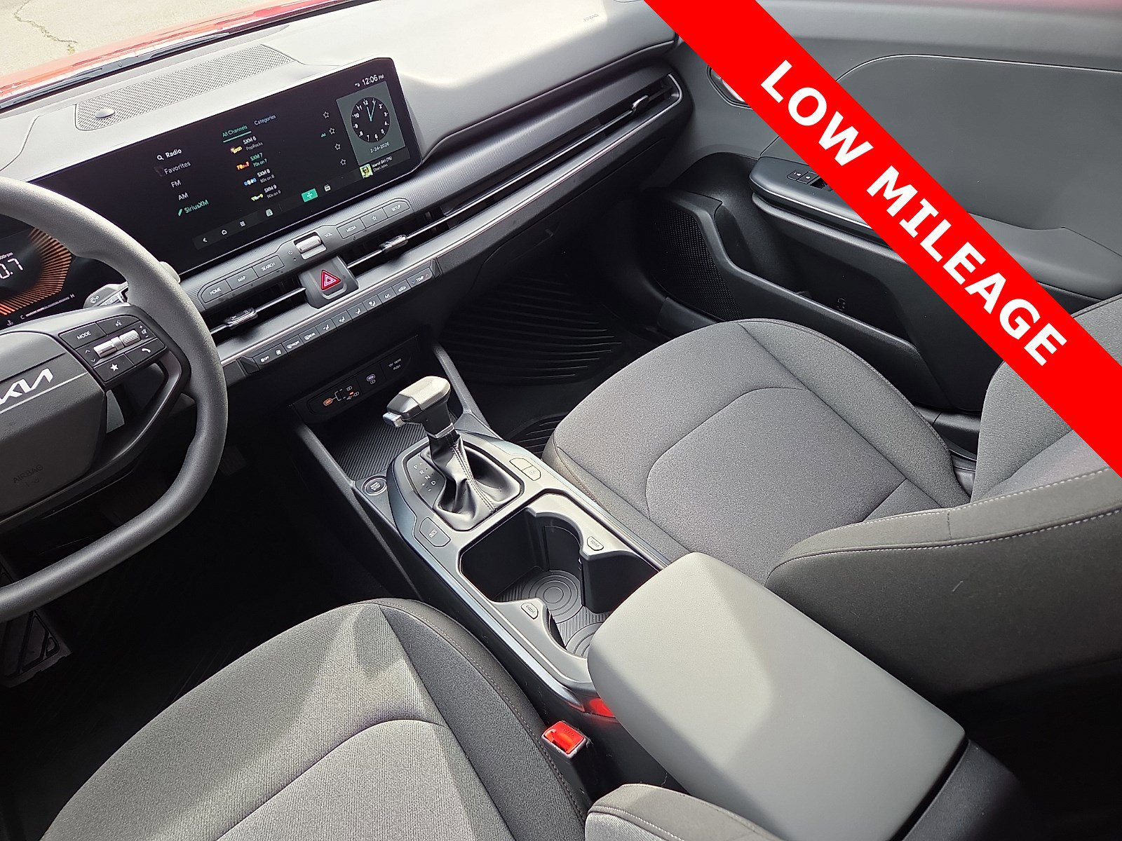 Used 2025 Kia K4 LXS image 12