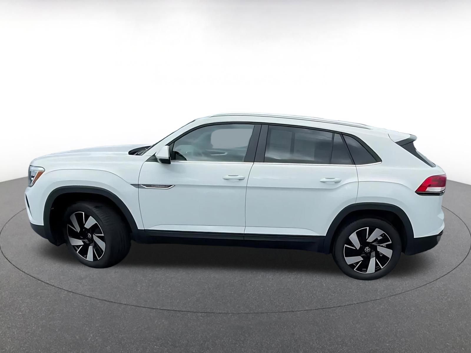 Used 2025 Volkswagen Atlas Cross Sport SE image 9