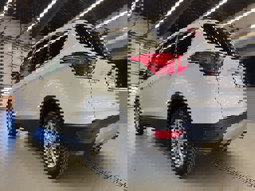 Used 2019 Ford Escape SE image 5