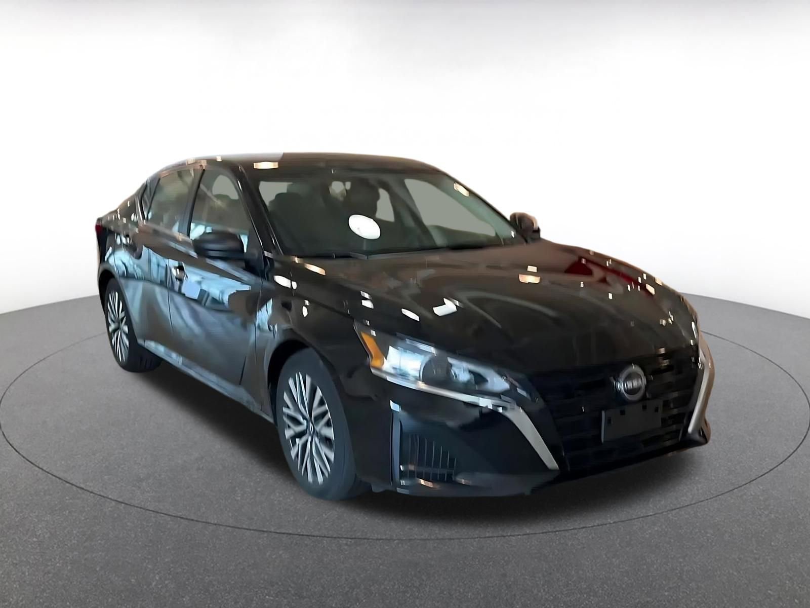 Used 2025 Nissan Altima 2.5 SV image 3