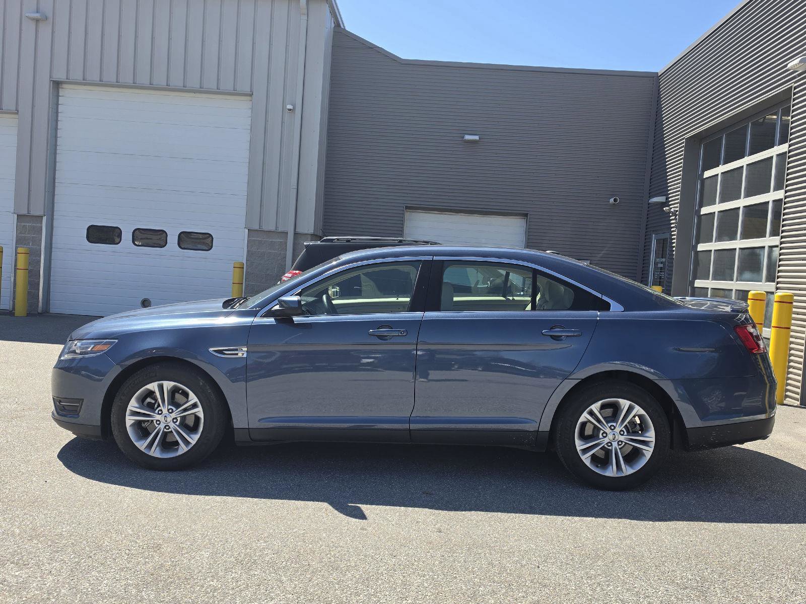 Used 2018 Ford Taurus SEL w/ Equipment Group 201A image 6