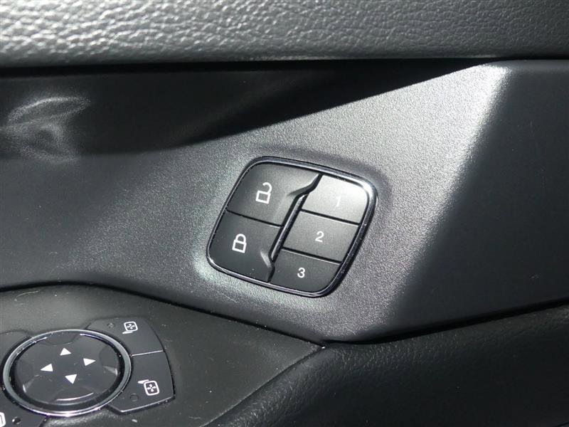 Used 2021 Ford Expedition Max Limited image 18