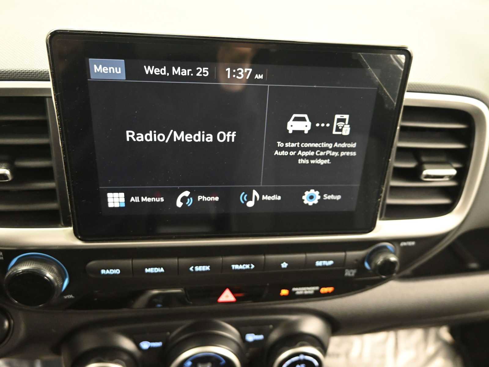 Certified 2024 Hyundai Venue SEL image 18