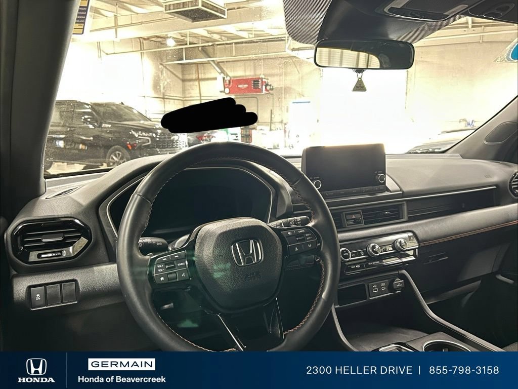Used 2025 Honda Pilot Sport image 15