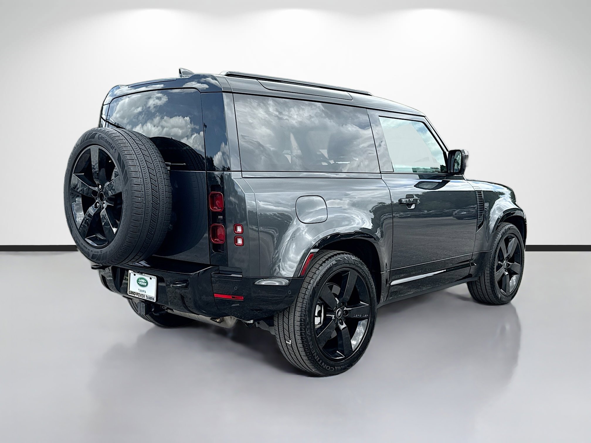 Used 2025 Land Rover Defender 90 X-Dynamic SE AWD/4WD image 5