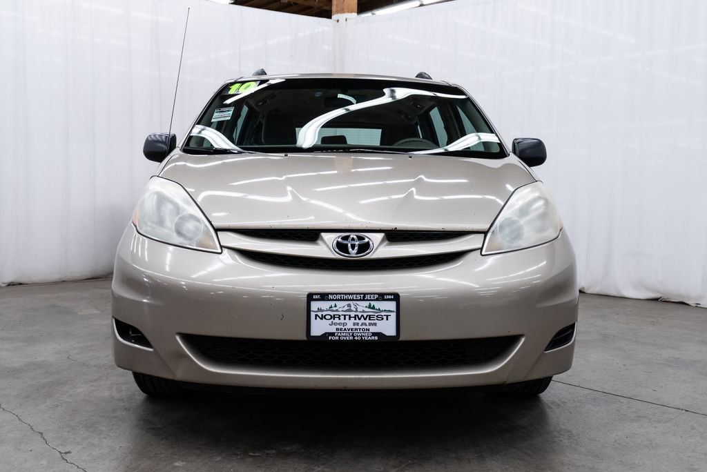 Used 2010 Toyota Sienna CE FWD image 2
