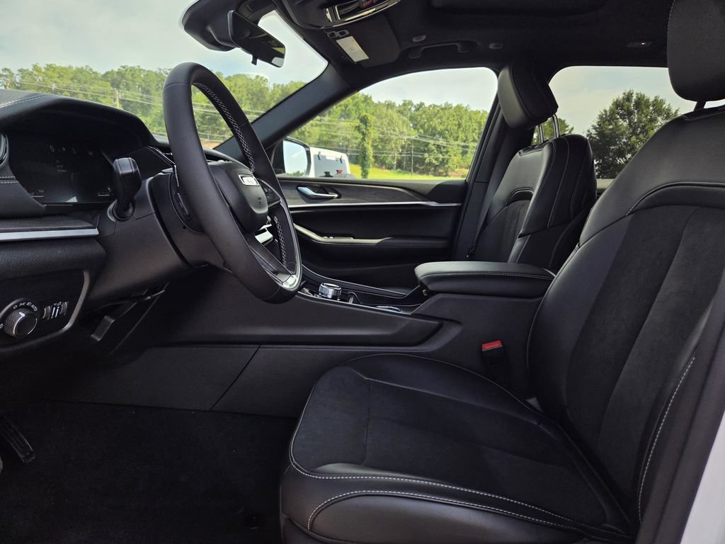 New 2026 Jeep Grand Cherokee Altitude RWD image 11