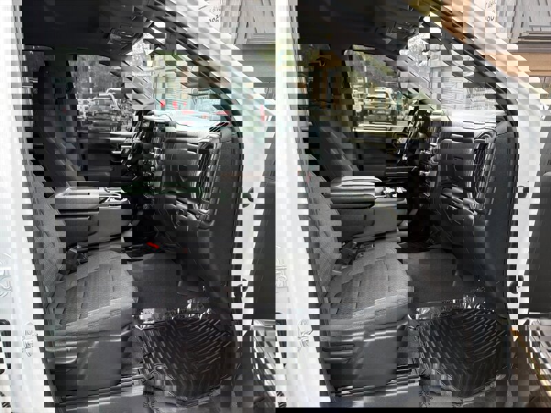 Used 2022 Chevrolet Silverado 1500 LT w/ Z71 Off-Road Package image 22