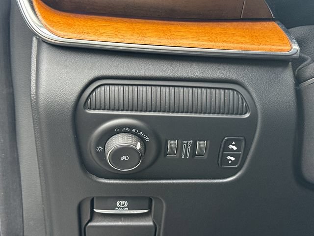 Used 2022 Jeep Grand Wagoneer Series III w/ Rear Seat Video Group 1 AWD/4WD image 25