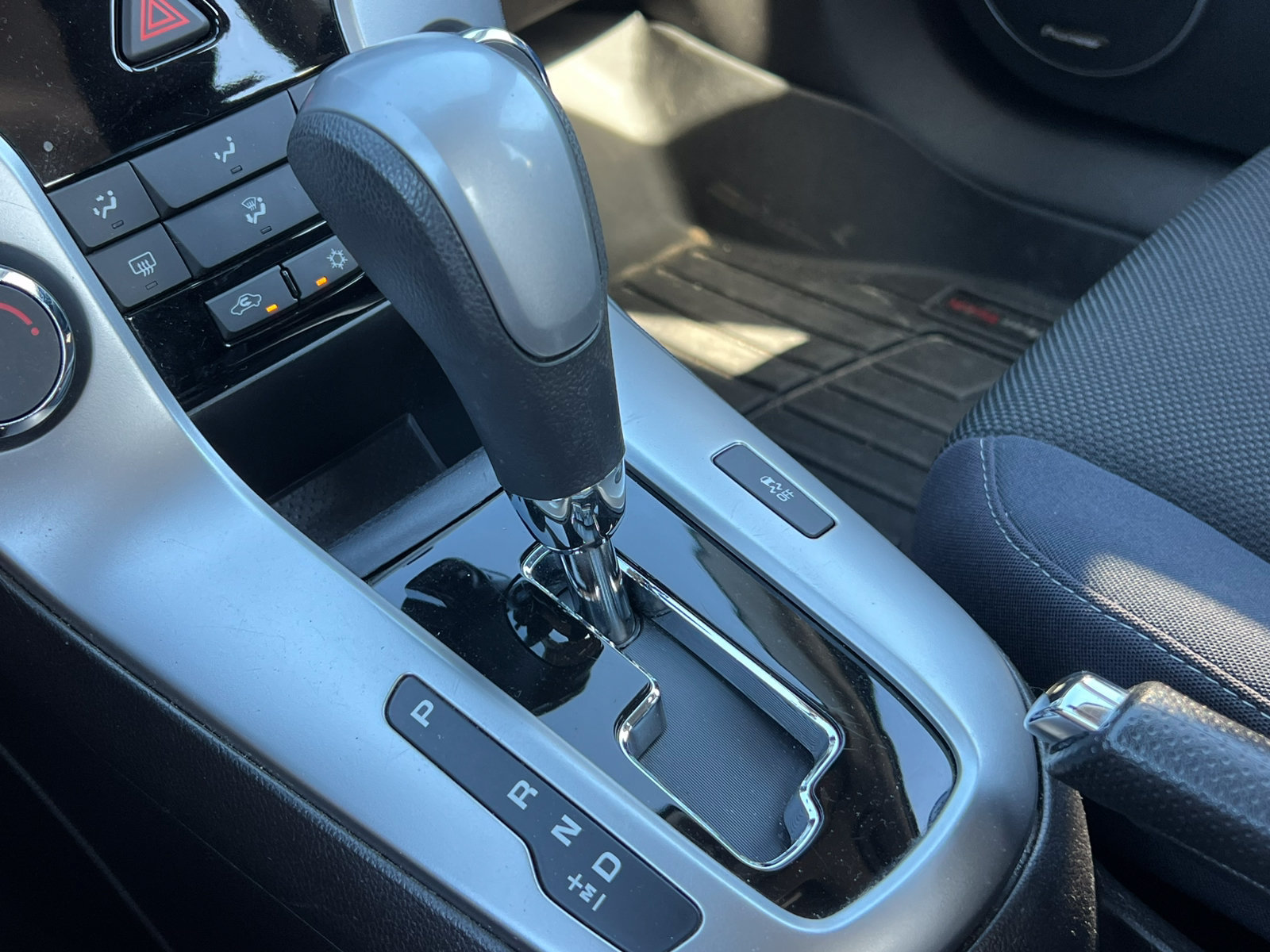 Used 2015 Chevrolet Cruze LT w/ Sun And Sound Package FWD image 25