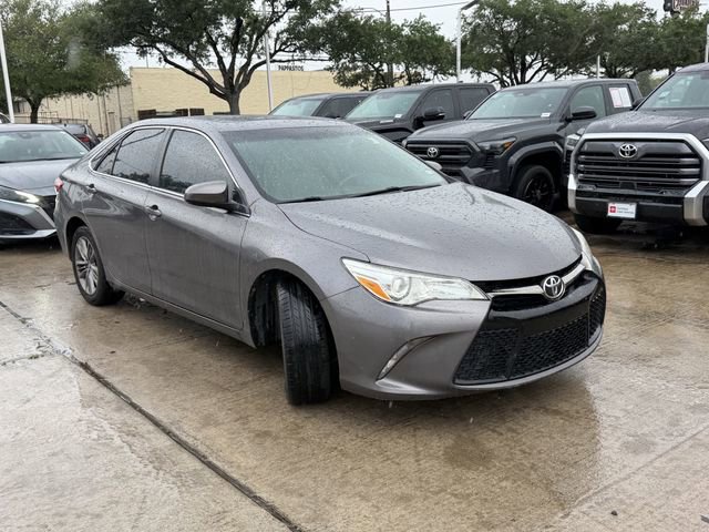 Used 2015 Toyota Camry SE w/ Moonroof Package FWD image 3